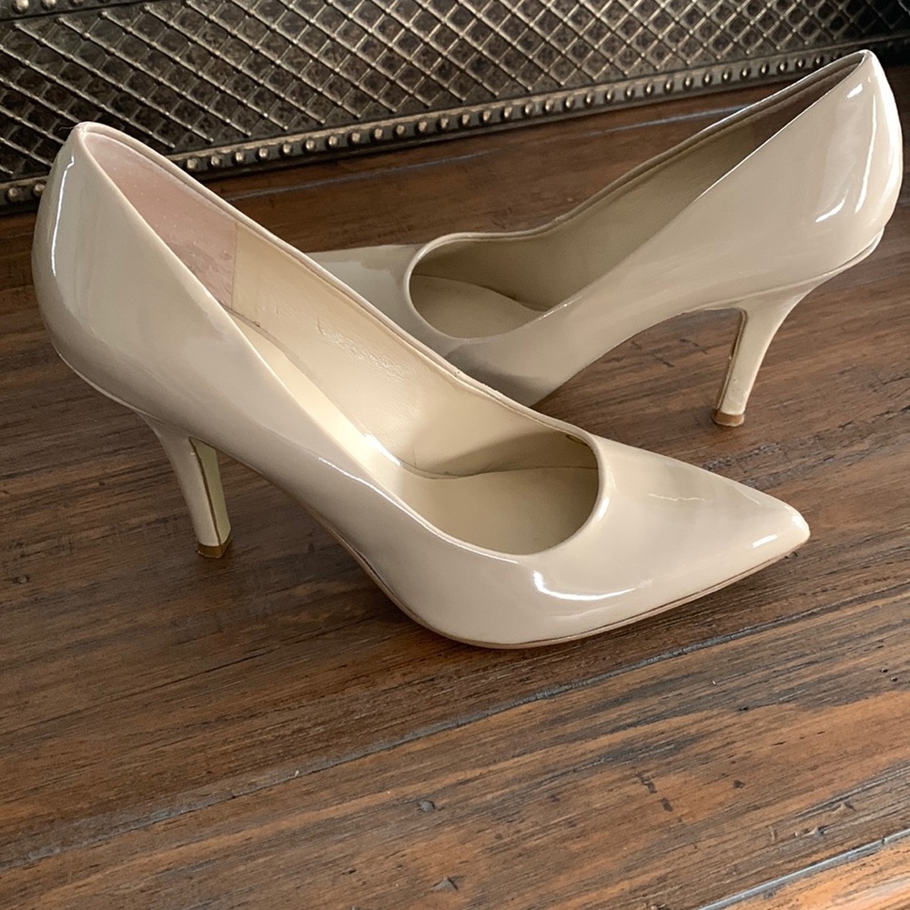 Nine West patent leather classic heel pumps. Beige/taupe size 6.5. Gently used.